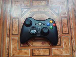  XBOX360 4GB, Kinect, HDMI, 2 . 